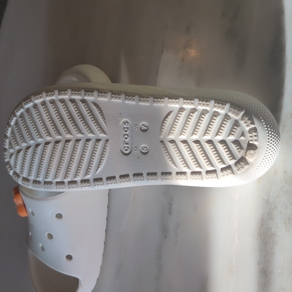 Light Up Crocs - Picture 6 of 7